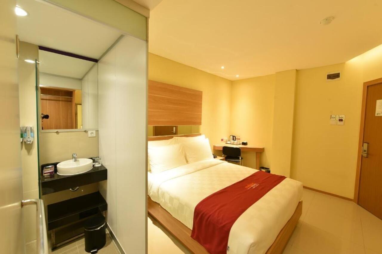 Midtown Xpress Balikpapan Hotell Exteriör bild
