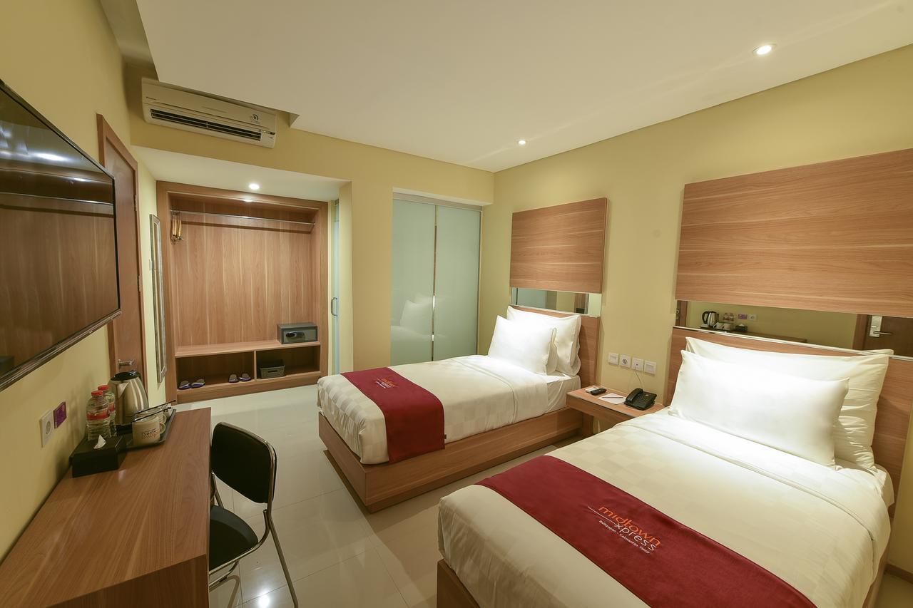 Midtown Xpress Balikpapan Hotell Exteriör bild
