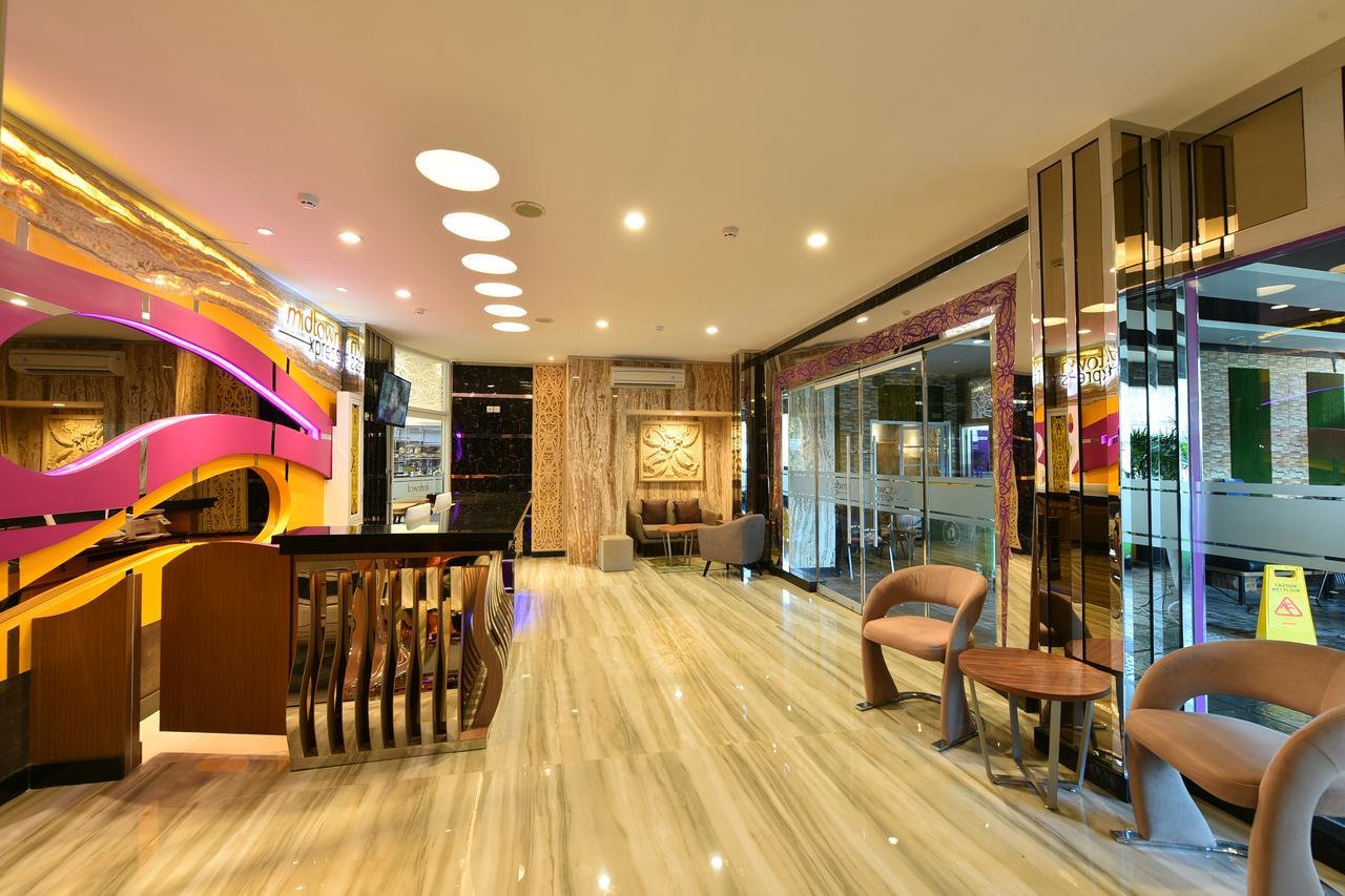 Midtown Xpress Balikpapan Hotell Exteriör bild