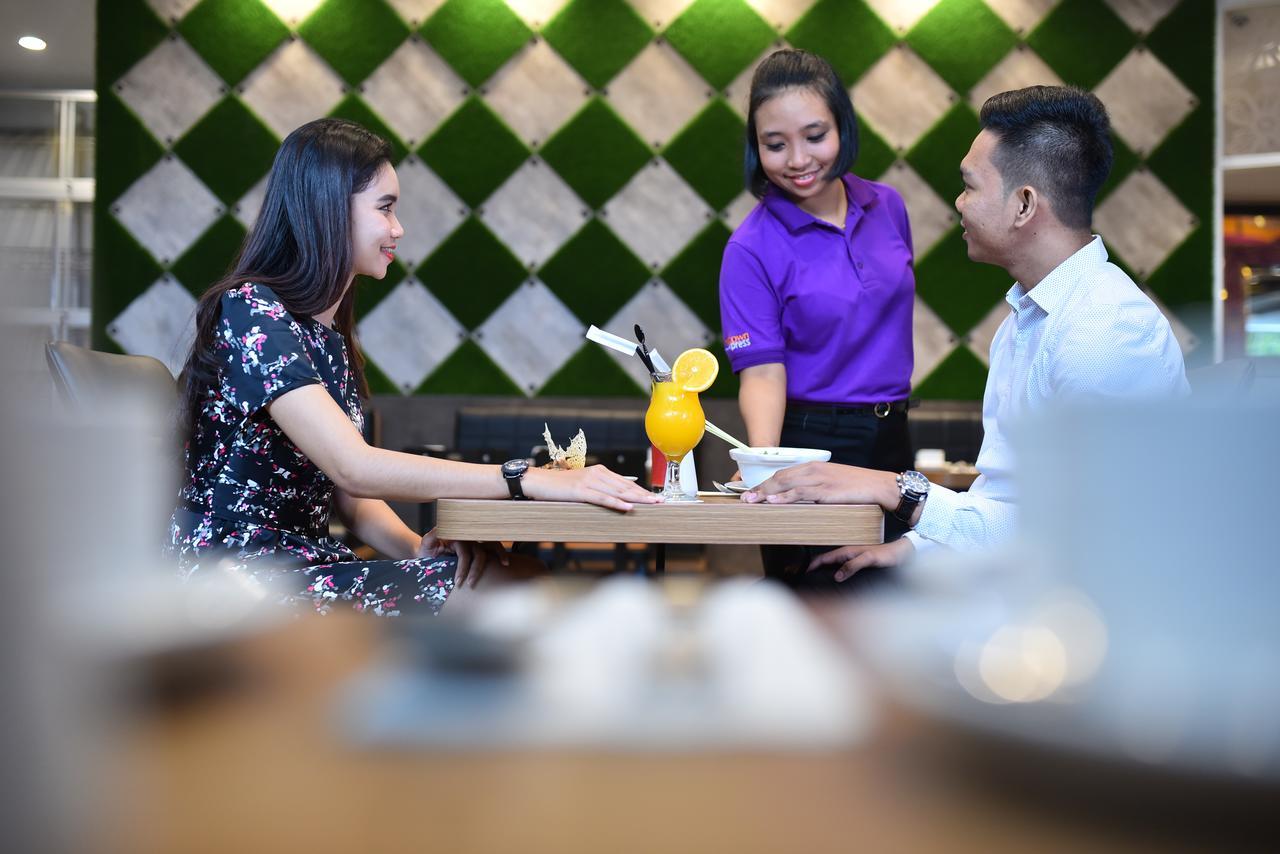 Midtown Xpress Balikpapan Hotell Exteriör bild