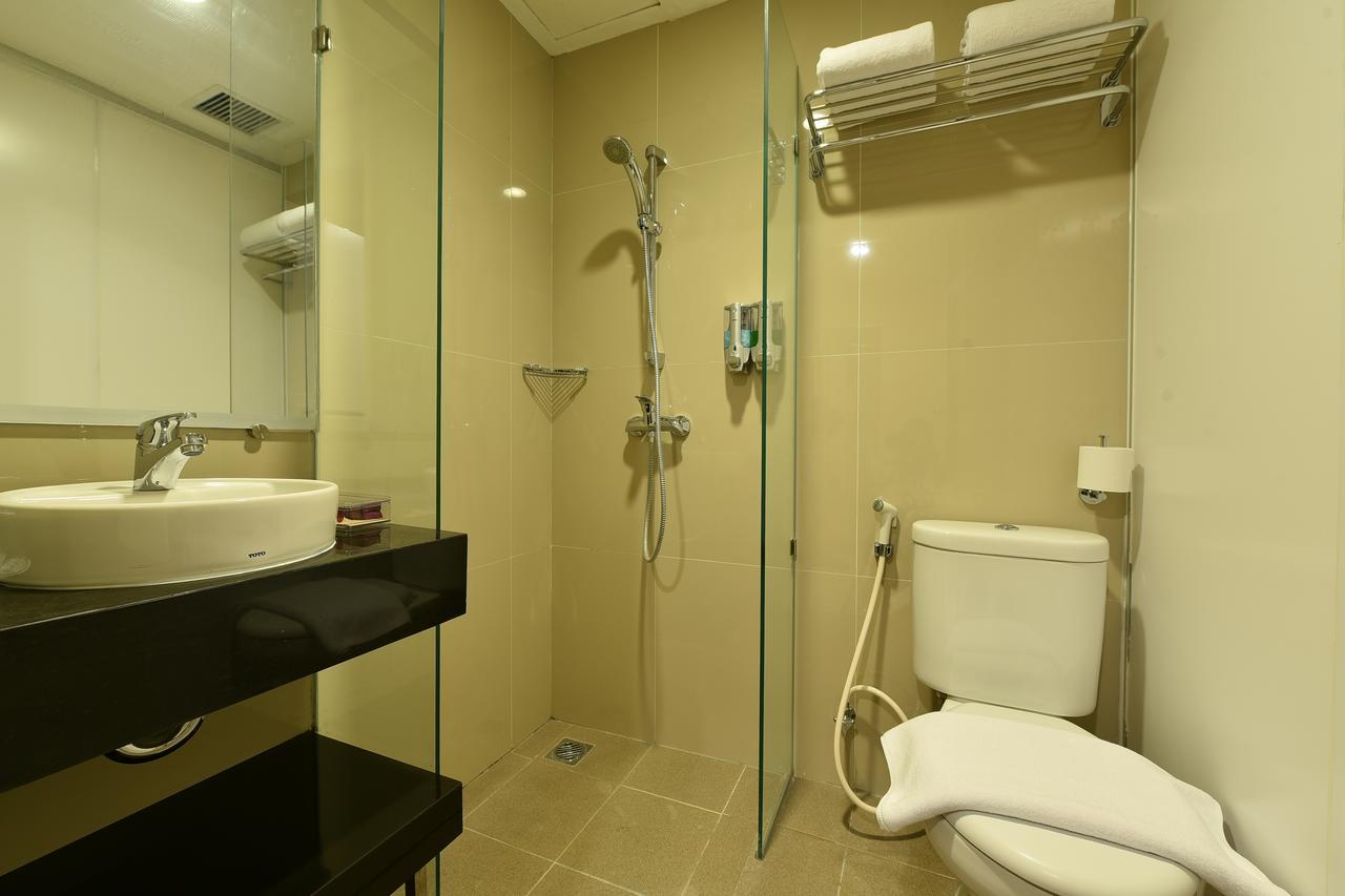 Midtown Xpress Balikpapan Hotell Exteriör bild